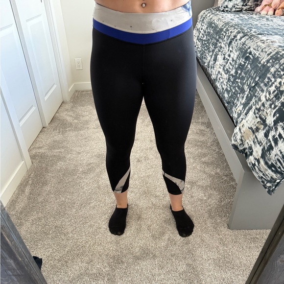 🍋EUC Lululemon Run: Inspire Crop II
Black / Milky Way Multi Print /Pigment Blue - Picture 10 of 11